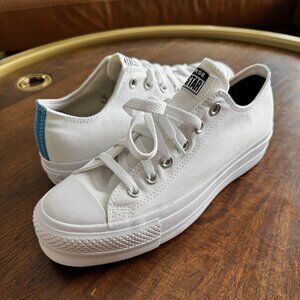 Converse- Chuck Taylor All Star Platform Canvas (New)